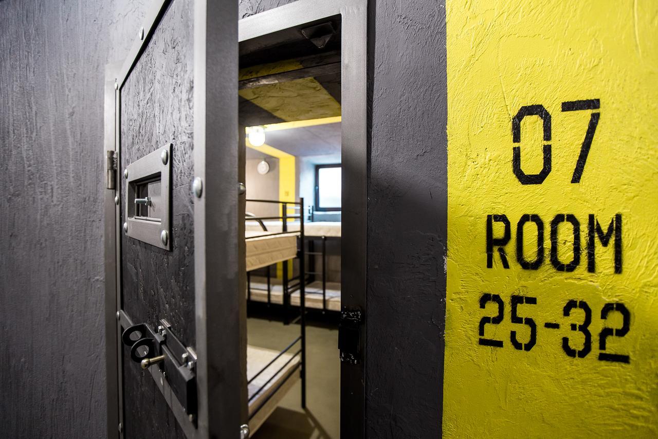 بيت شباب Lviv Loft Prison المظهر الخارجي الصورة